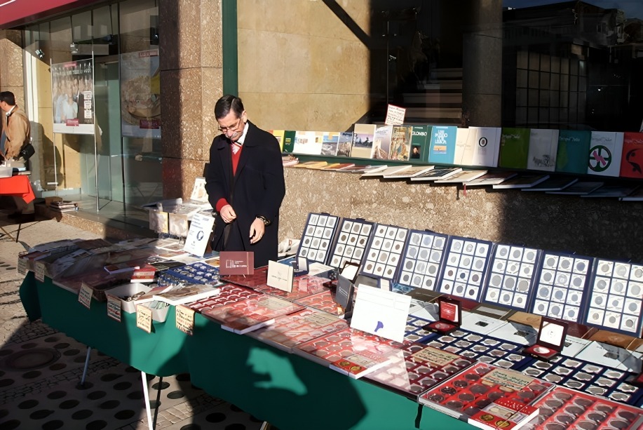 feira dos numismática~
numismatics fair
Feria de numismática